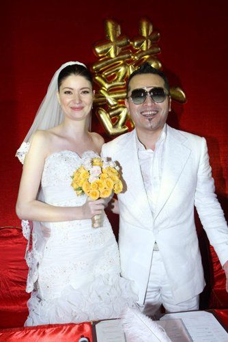 香港哪里买婚纱_婚纱新风尚 往香港买大牌婚纱