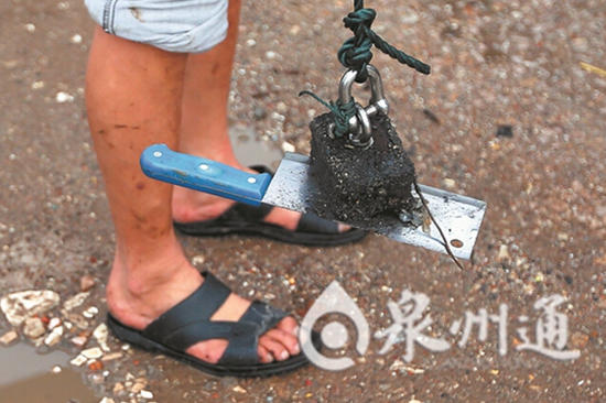 泉州碎尸案嫌犯戴着镣铐指认现场 作案细节曝光