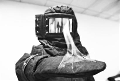 花露水见火能着 杀虫剂遇明火瞬时变火龙1