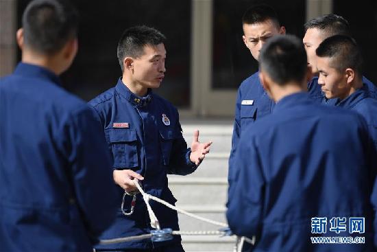 （社会）（9）消防“铁汉”李志亮的百炼青春