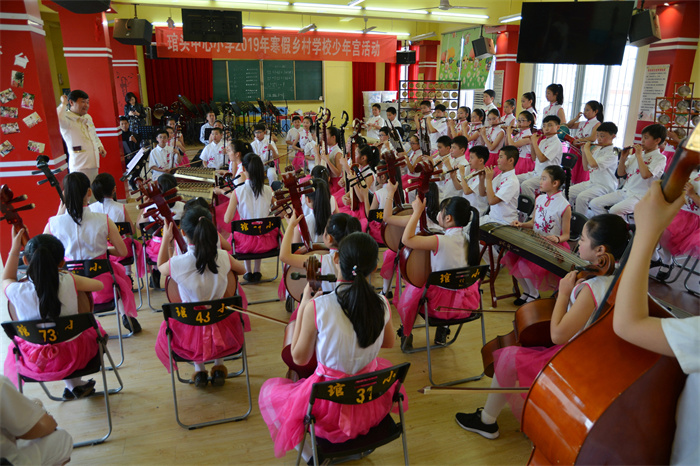 传承(组图6)2019.4.17连江县琯头镇 学校十番乐团正在合奏训练.jpg