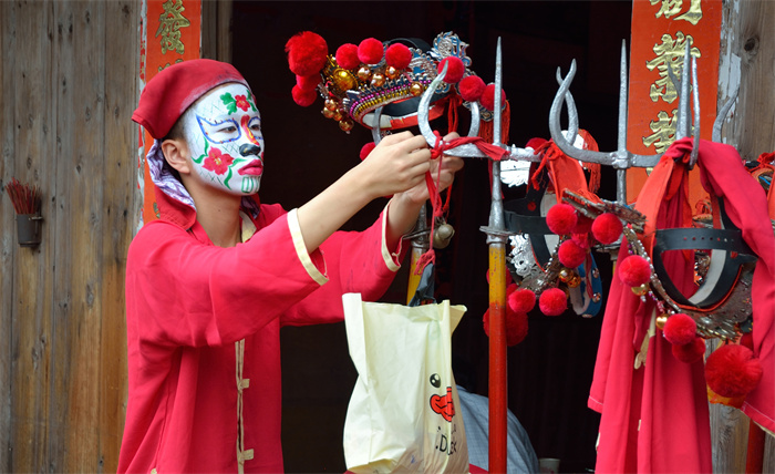 渔村色彩(组图4)2019.6.8连江县东坪村 整理好自己的行头,准备出发.jpg