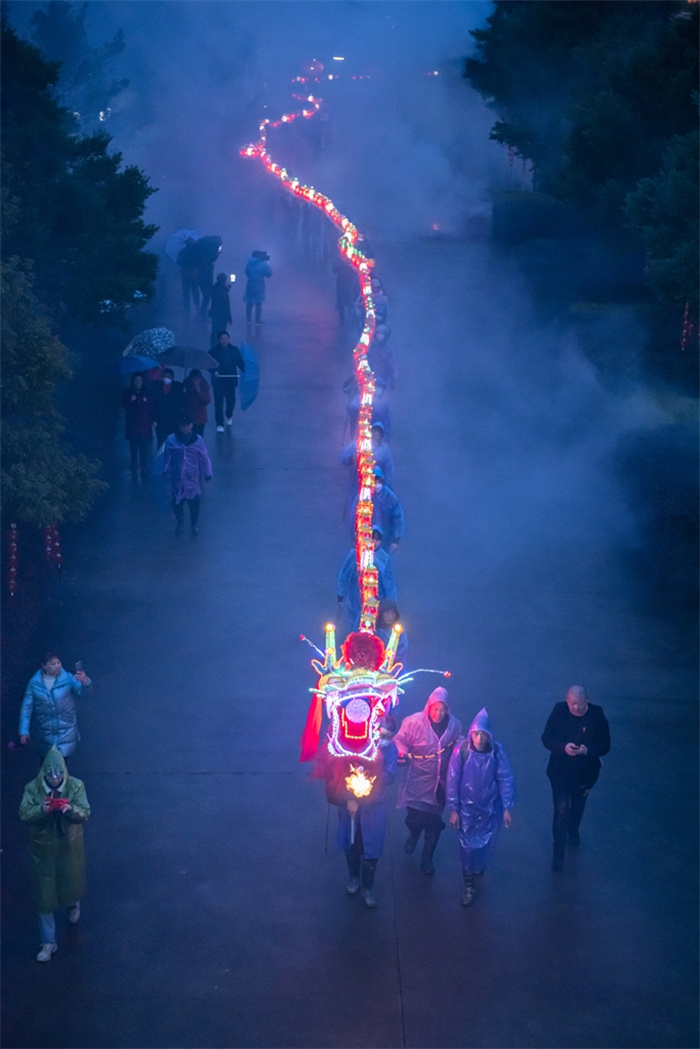 《烛桥灯闹元宵》摄于建阳区黄坑镇+吴大灼福建建阳+18159900185.jpg