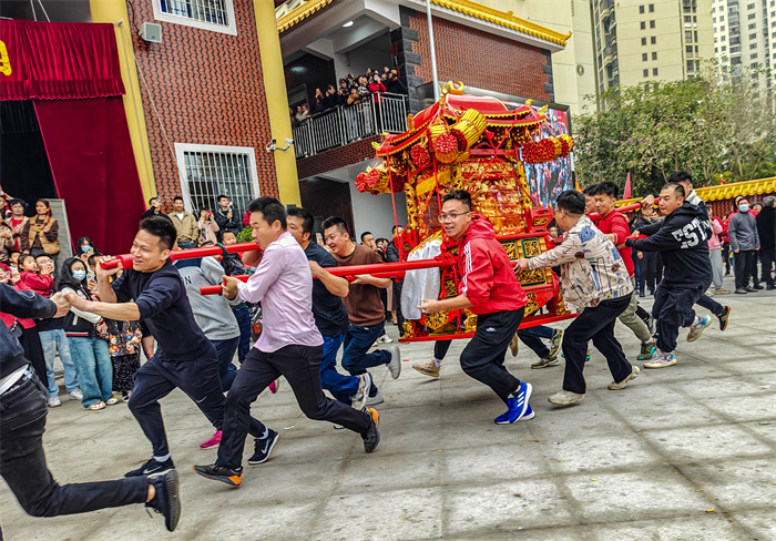 11.闹元宵.jpg 11.闹元宵.jpg