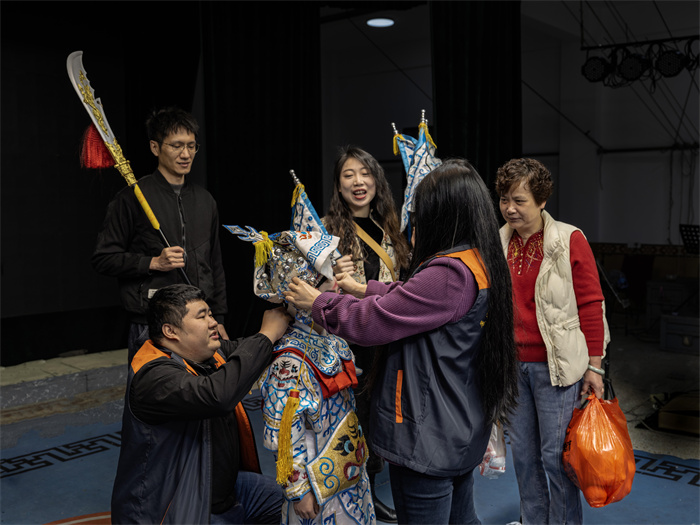 2.全家齐上阵.jpg 2.全家齐上阵.jpg