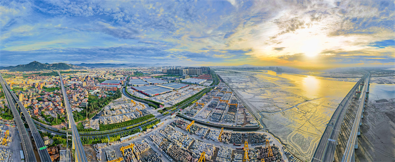 126-12、《金色海岸》黄志秉13506963635.jpg 126-12、《金色海岸》黄志秉13506963635.jpg