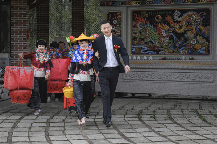 惠安-郑慧芬-13959875886-生活纪实类-《喜结良缘》组照05.jpg 惠安-郑慧芬-13959875886-生活纪实类-《喜结良缘》组照05.jpg