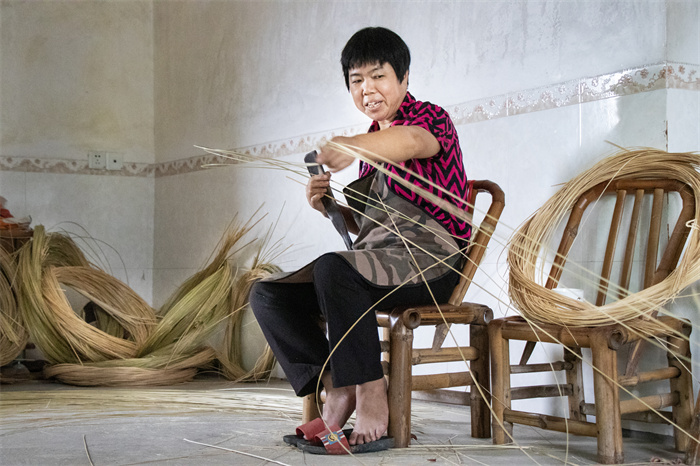 《非遗传承—龙水漆蓝》+照片+郑江淋+15859760375 (6).jpg