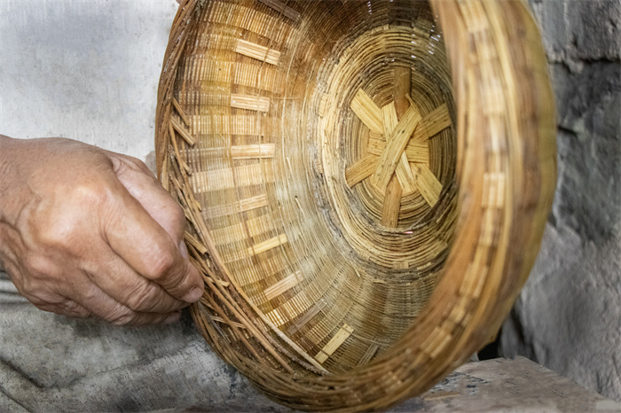 《非遗传承—龙水漆蓝》+照片+郑江淋+15859760375 (2).jpg