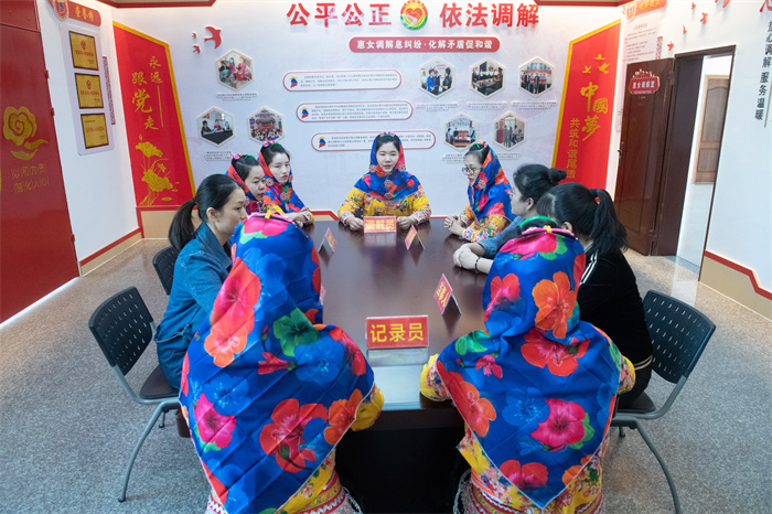 《邻里调解》邓文祥13655927888，2023年11月20日，惠安螺阳尾透村委员给邻里矛盾调解.jpg