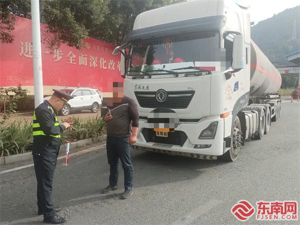 执法检查现场.jpg 执法检查现场.jpg
