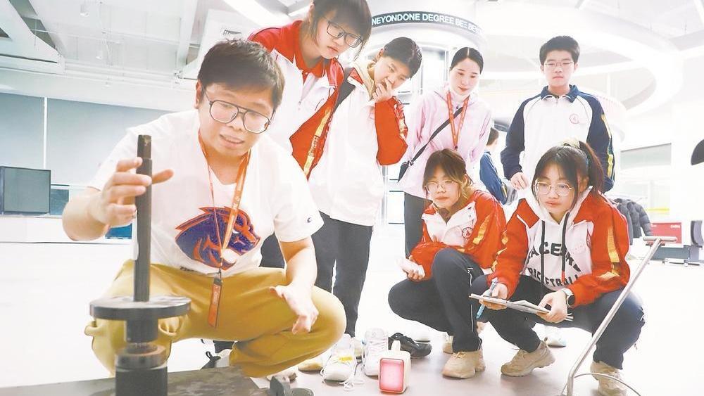 把物理知识“穿”在脚上