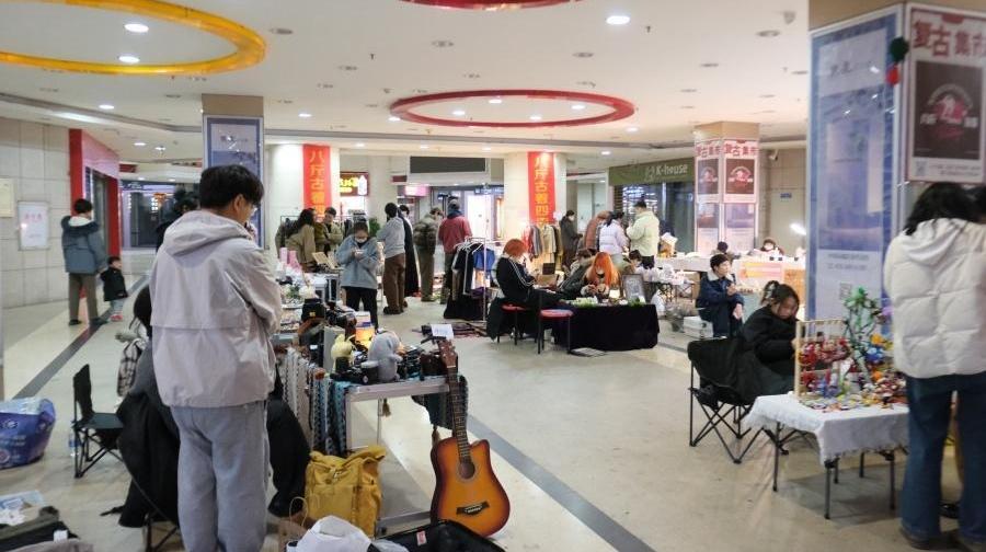 �����ߵ���ɫ�����ԡ����󡱵��������������ͨ�·���ʢ