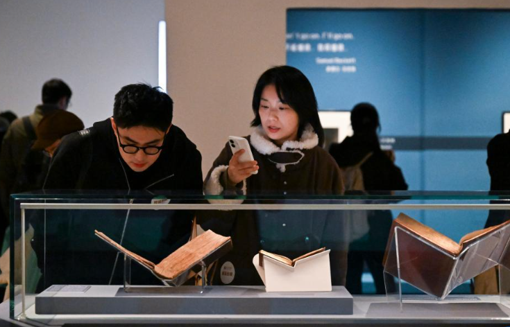 Ӣ����ѧ��Ф��������չ�����Ϻ�����ݶ�����Ļ