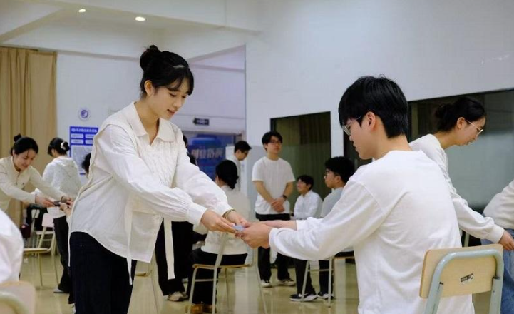 595�䡰С������������ �ഺ־Ը�����ھŽ������й�������