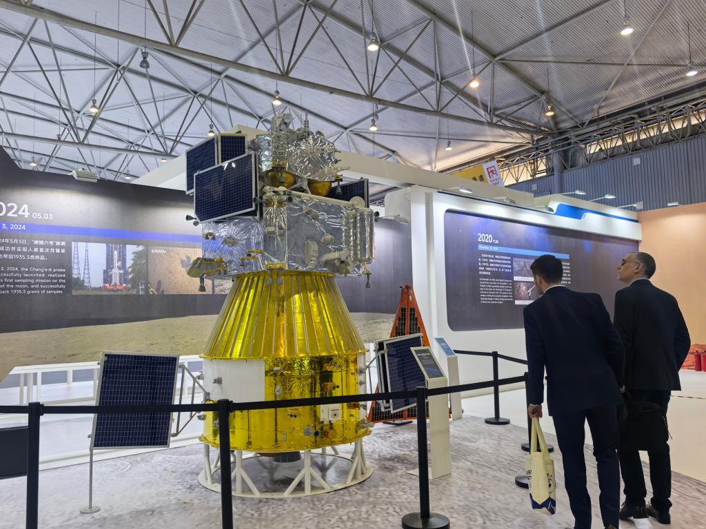 新华鲜报丨问“月”探“火”观“日”航天日看逐梦苍穹(图1)