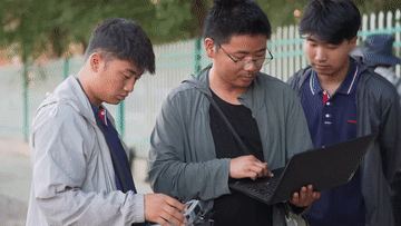 新疆昌吉:智能机器人上岗解锁棉田管护新模式(图3)