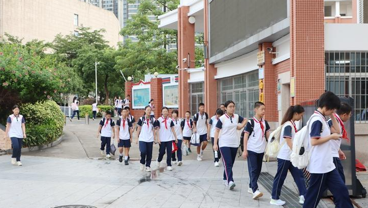 秋日启新章 厦门中小学幼儿园迎来开学首日