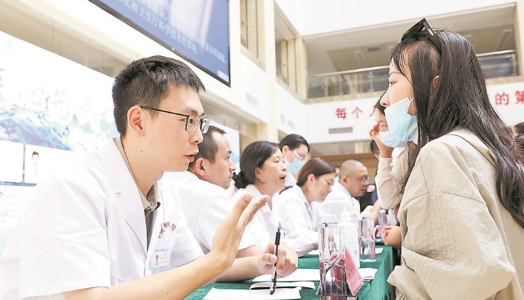 “医心为民·情系桑梓·医路同行”基层公益义诊活动举行