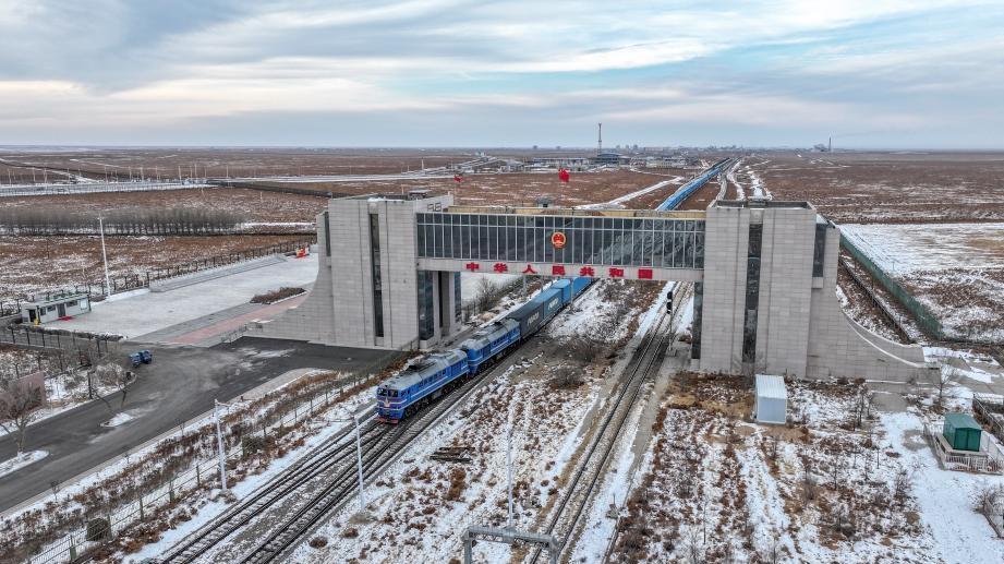 二连浩特口岸出入境流量创历史新高