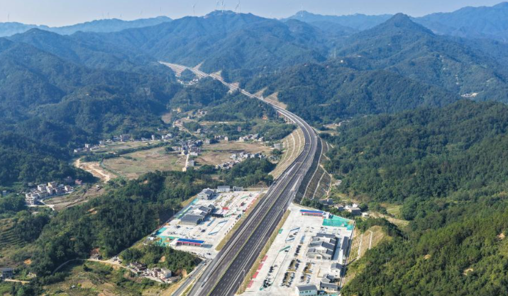 广东阳信高速正式通车