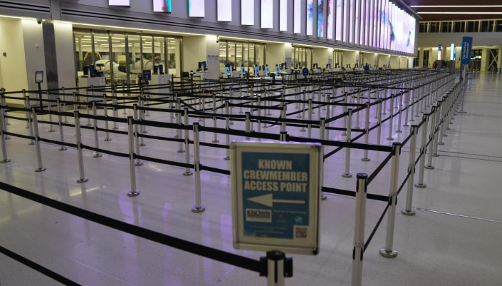 美国东北部大雪 数千航班取消或延误