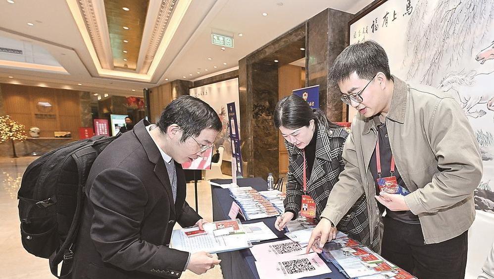 代表委员陆续报到，福建进入“两会时间”